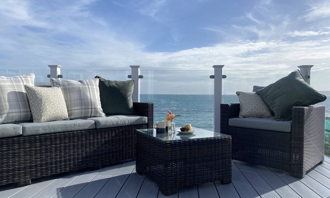 Holworth Cabin | Moselle - Creek Caravan Park Ringstead - Dog Friendly