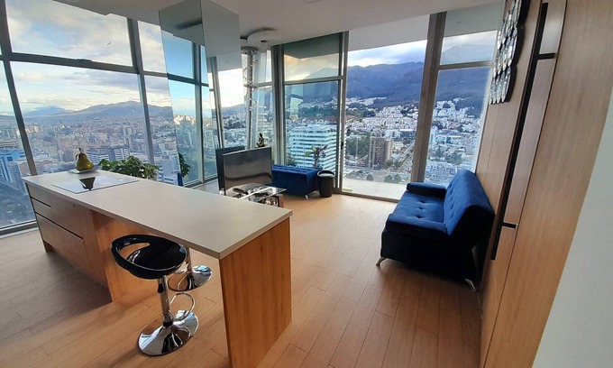 Financial District Apartment | Most Beautiful View of Quitoapart 23dos