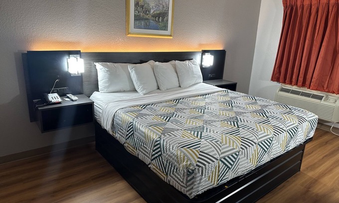 Alvarado Hotel | Motel 6 Alvarado, TX