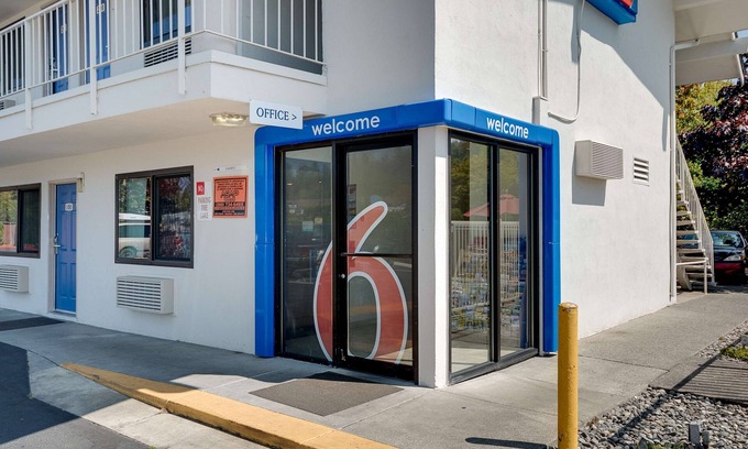 Sehome Hotel | Motel 6 Bellingham, WA