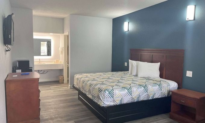Cleveland Hotel | Motel 6 Cleveland, MS - Delta State University