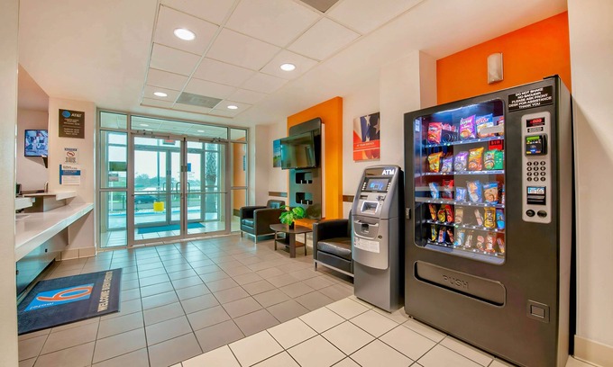 Eagle Pass Hotel | Motel 6 Eagle Pass, TX - Lakeside