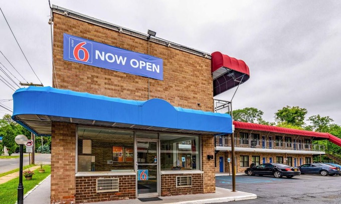 Elmsford Hotel | Motel 6-Elmsford, NY - White Plains