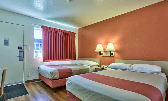 Flagstaff Hotel | Motel 6 Flagstaff, AZ - Butler