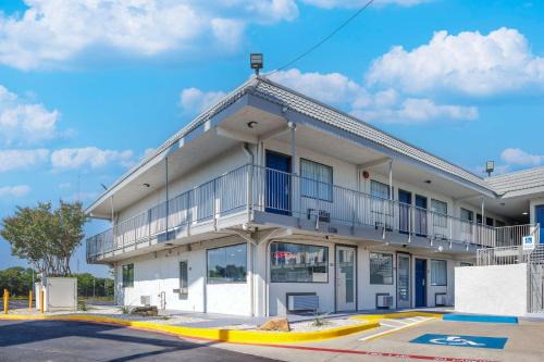 Fort Worth Hotel | Motel 6 Fort Worth, TX East