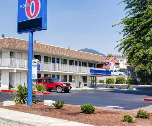 Grants Pass Hotel | Motel 6-Grants Pass, OR
