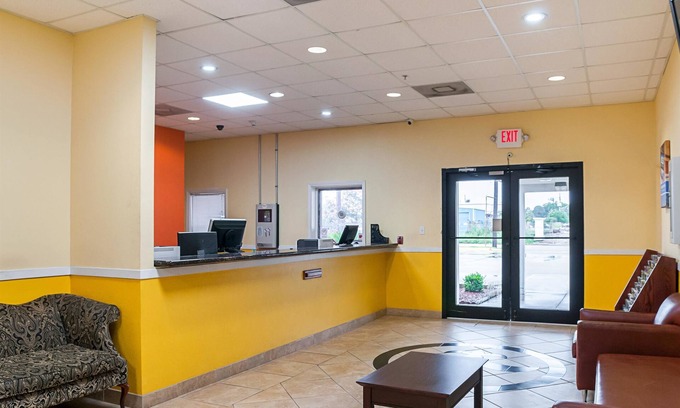 Desire Area Hotel | Motel 6 New Orleans, LA - Near Downtown