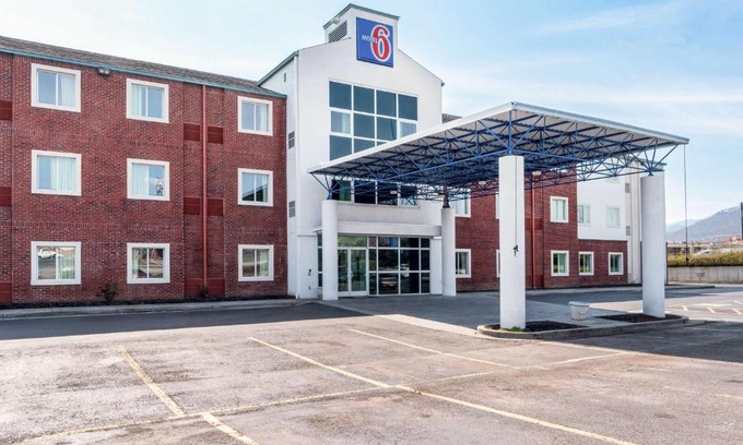 Newport Hotel | Motel 6-Newport, TN