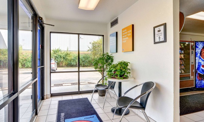 South Hills Hotel | Motel 6 Pittsburgh, PA - Crafton