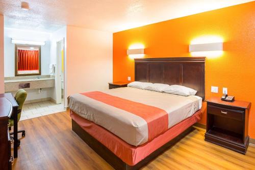 Red Oak Hotel | Motel 6-Red Oak, TX - Dallas