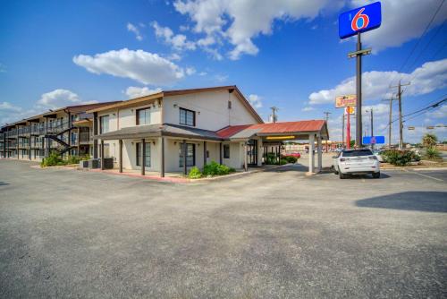 North San Antonio - SAT Hotel | Motel 6 San Antonio, TX I-35 North Corridor