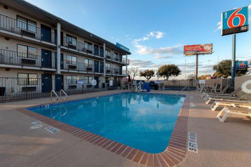 West San Antonio Hotel | Motel 6-San Antonio, TX - West SeaWorld