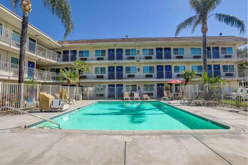 San Bernardino Hotel | Motel 6-San Bernardino, CA - North