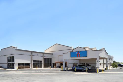 Ira Hotel | Motel 6-Snyder, TX