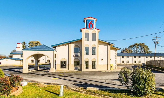 Urbana Hotel | Motel 6-Urbana, IL