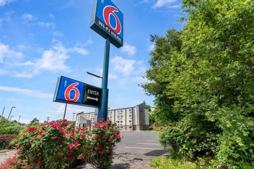 York Hotel | Motel 6-York, PA - North