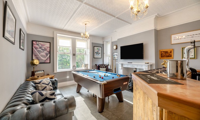 Newcastle-upon-Tyne House | Mount Cottage - Four Bedroom House, Sleeps 8