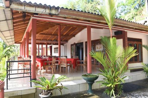 Kotapola Hotel | Mount Crest Inn Deniyaya