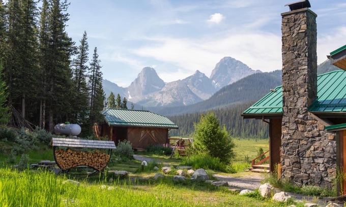Spray Valley Provincial Park Cabin | Mount Engadine Lodge