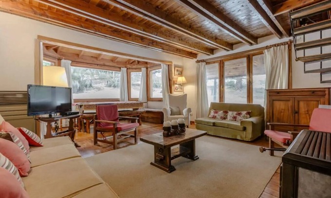 Villa Catedral Ski Chalet | Mountain cabin with large garden and lots of sun.