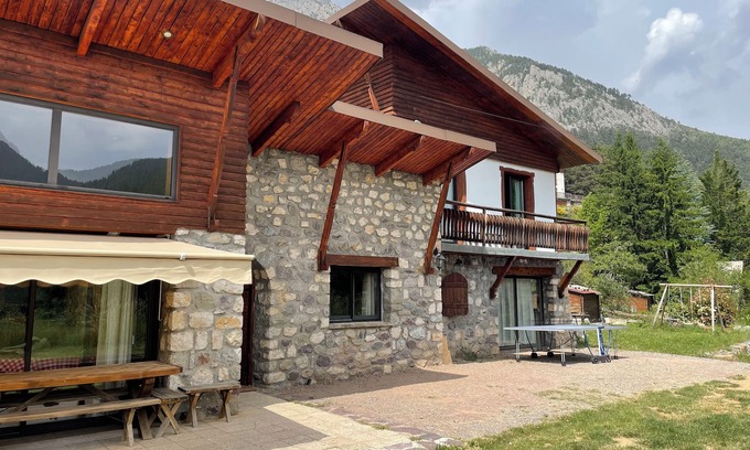 Saint-Dalmas Ski Chalet | Mountain chalet in the heart of Mercantour at the foot of La Colmiane station