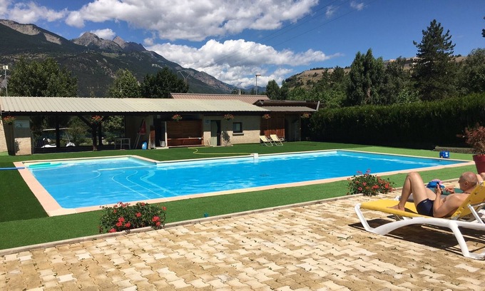 Guillestre Ski Chalet | Mountain chalet with pool access, children's play area, restaurant and pizzeria.