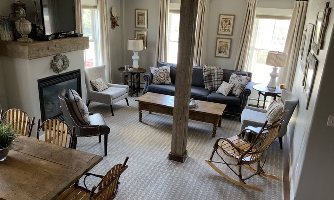 Stowe Apartment | Mountain Chic getaway