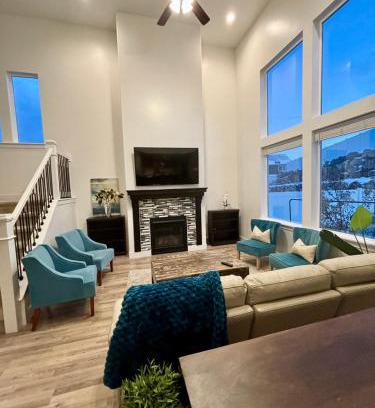 Draper Villa | Mountain-Clad Hot Tub Retreat