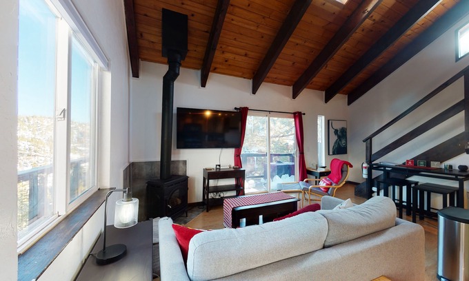 Tahoe Village Condo | Mountain condo near slopes with fireplace & high-speed WiFi, sleeps 6