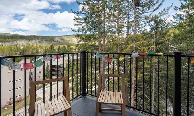Winter Park Condo | Mountain condo w/fireplace & year-round pool