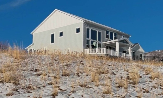 Draper House | Mountain Estate l Spa & Stream by house l Hike, Mountain Bike & Ski mins away