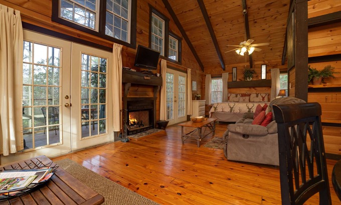 Sautee Nacoochee Cabin | Mountain Haven Cabin - Romantic rustic retreat near Unicoi State Park