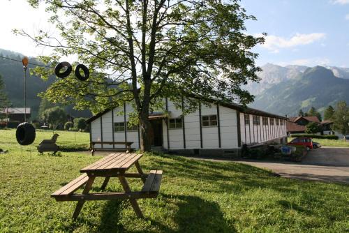 Lenk Hostel | Mountain Lodge Backpackercamp