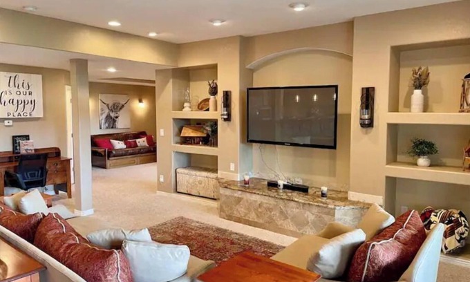 Larkspur House | Mountain Luxury and Views Galore Near Palmer Lake