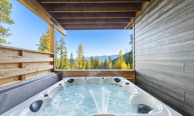 Sagle House | Mountain Retreat w/Views of Lake Pend Oreille