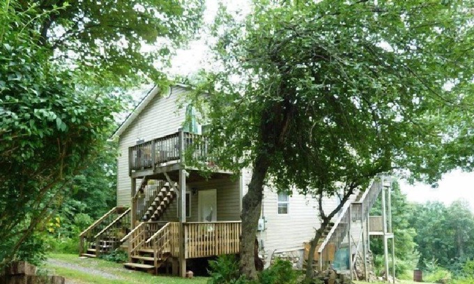 Stanley Condo | Mountain Roots Lodging