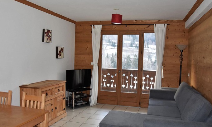 Bozel Apartment | Mountain Style Apartment with Large South-Facing Balcony