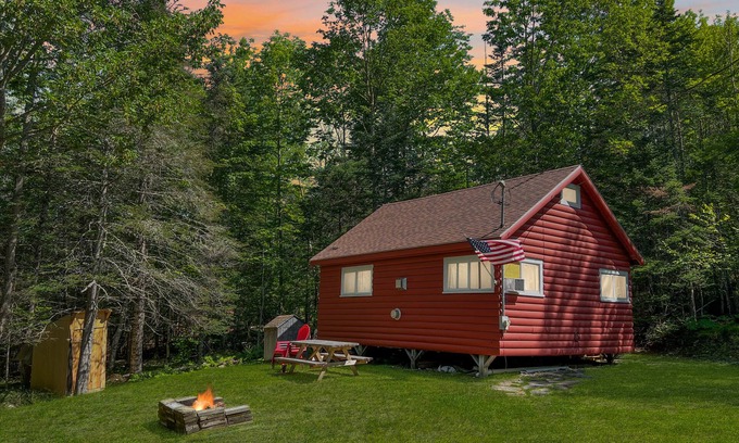 Greenville Cabin | Mountain Therapy (Access to Moosehead Lake!)