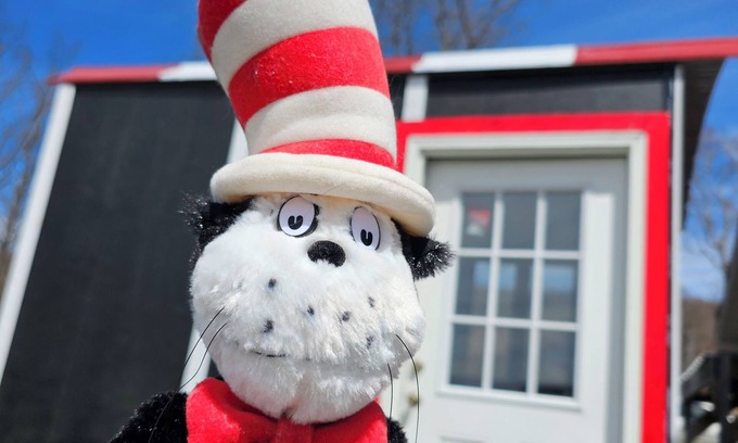 Town of Broome House | Mountain Top Glamping w. Dr. Seuss Theme Cat in the Hat on Wheels with Heat