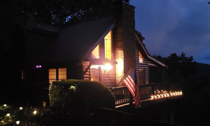 Blue Ridge Cabin | Mountain Top Stunning Views. Peaceful and Secluded. Super Clean.