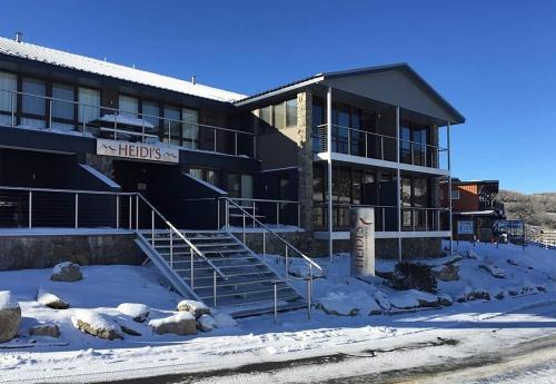 Smiggin Holes Apartment | Mountain View Chalet at Heidis