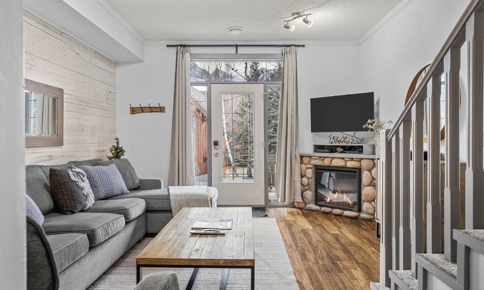 Canmore Cabin | Mountain View Chalet - Pool & Hot tub - Pet Friendly