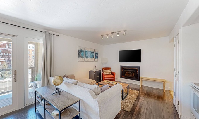 Crested Butte Condo | Mountain-view condo with balcony - walk to ski lifts, near downtown Crested Butt