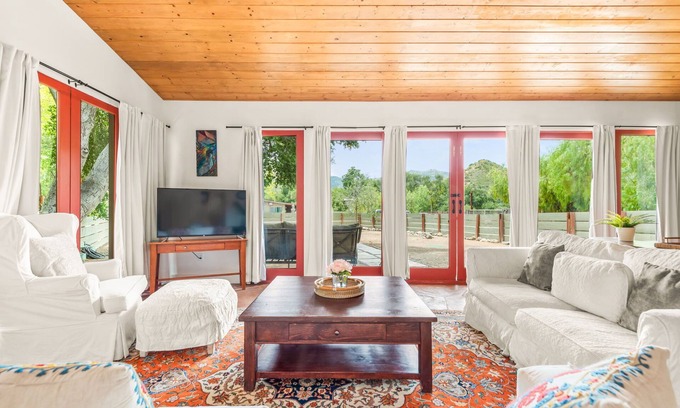 Agoura Hills Cottage | Mountain View Cottage Home in Malibu, close by to the beach!