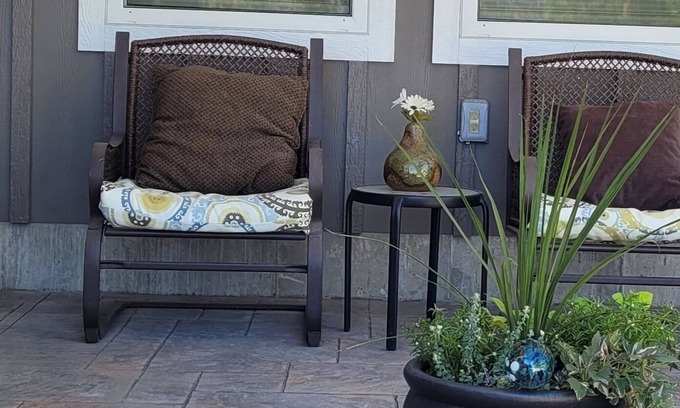 Okanagan-Similkameen House | Mountain view cottage 5 minutes to wineries golf and beaches