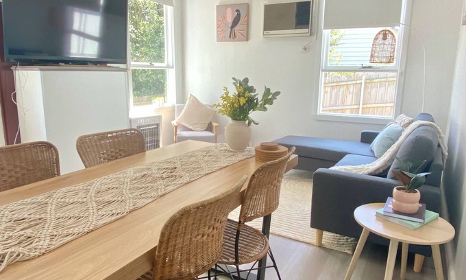 Morwell House | Mountain-View Escape-3BR Retreat with Scenic Viewsn