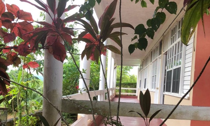 Orange Bay Bed & Breakfast | Mountain View Guest Resort