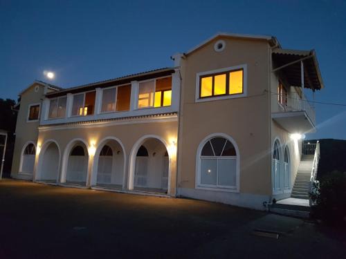 Doukades House | Mountain View House