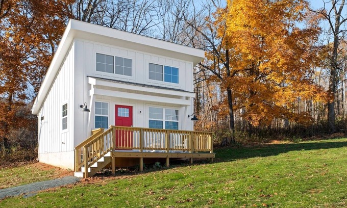 Afton Cottage | Mountain View Meadow Cottage - Blue Ridge Mountains and Virginia wine country