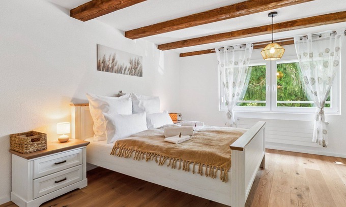 Luchsingen Apartment | Mountain view, Near Braunwald, Bathtub, Car park